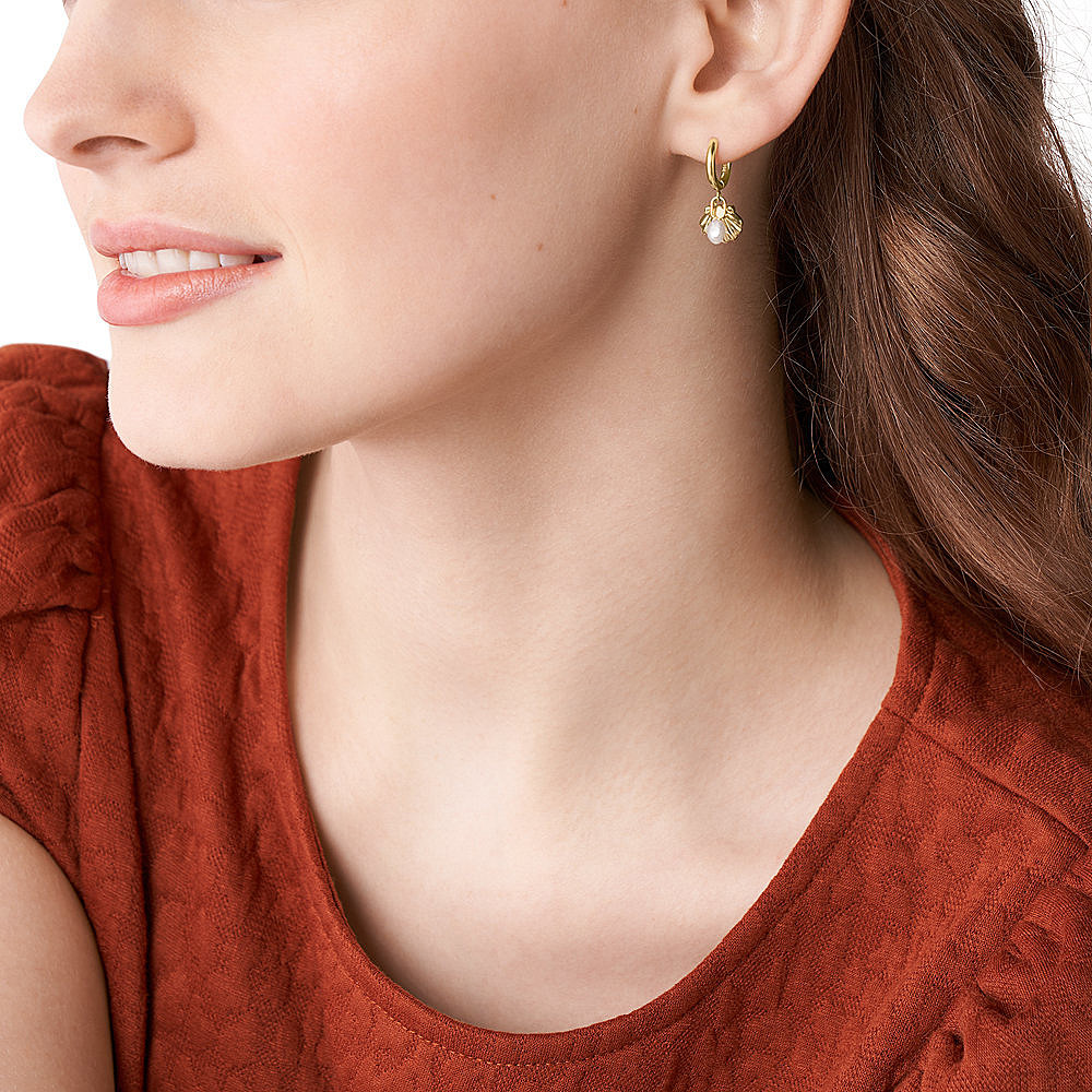 Fossil earrings Georgia woman JF04059710 wearing