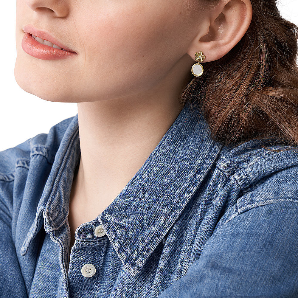 Fossil earrings Val woman JF04021710 wearing