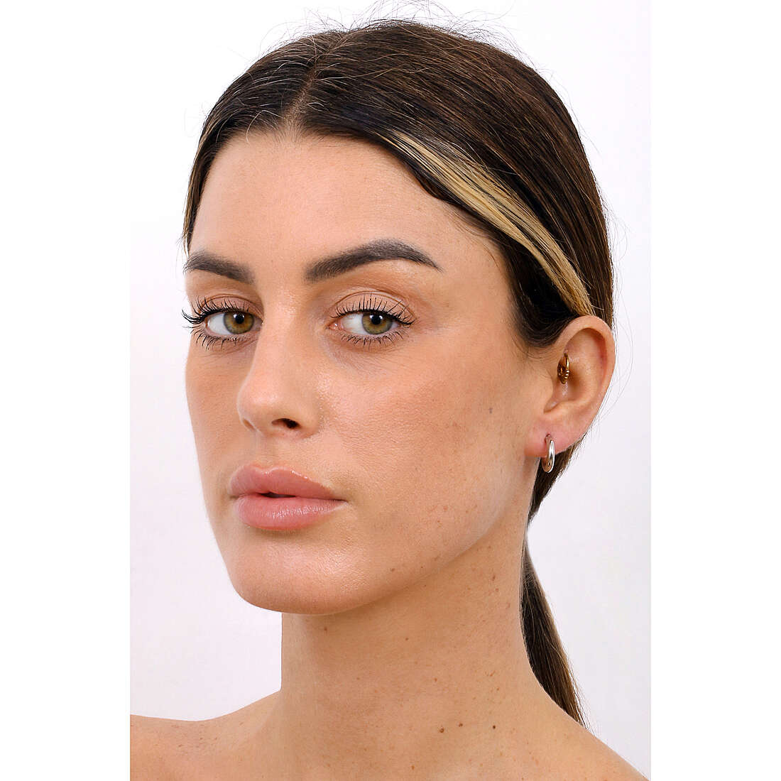GioiaPura earrings woman GYOARW0312-0.8 wearing