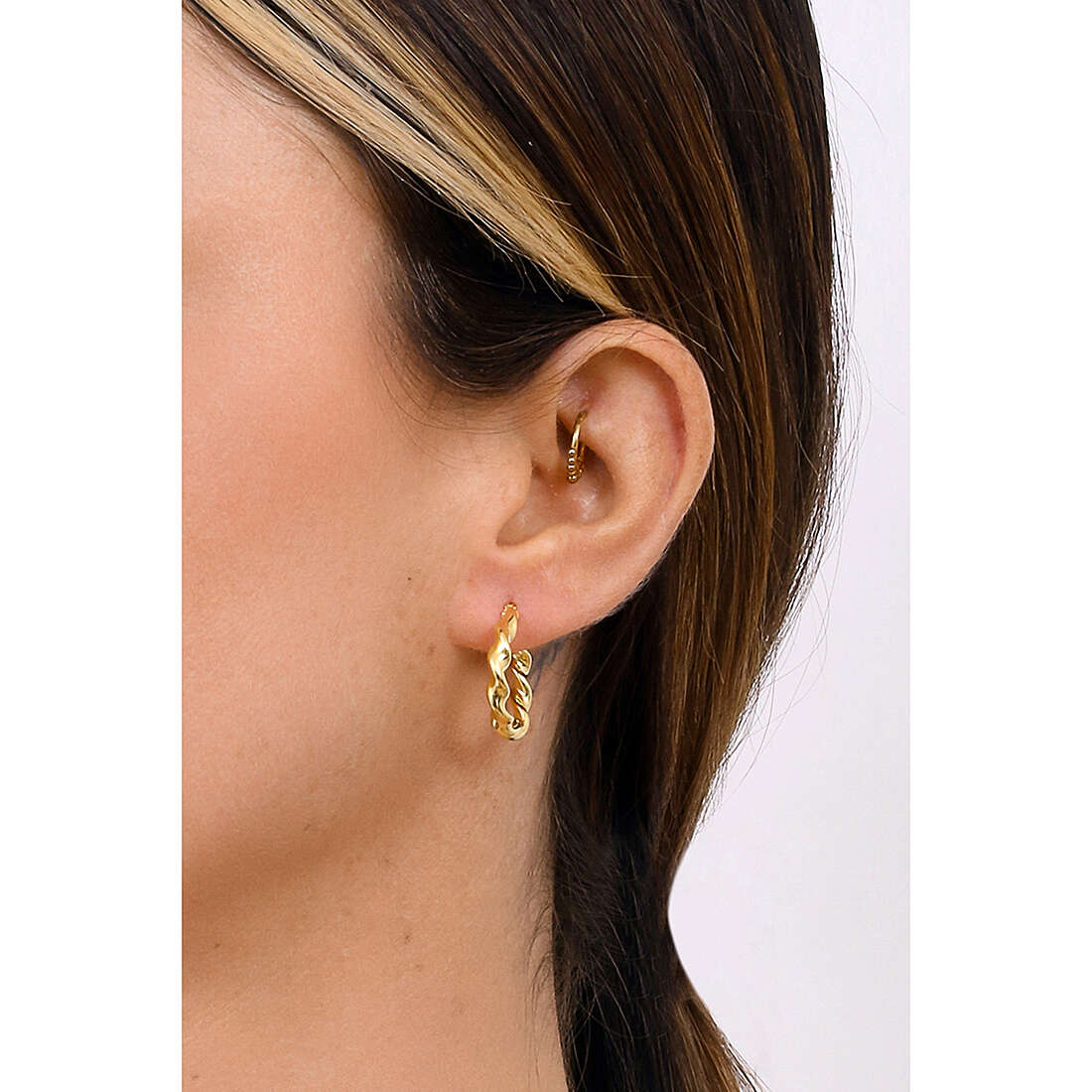 GioiaPura earrings woman GYOARW0402-1.5 wearing