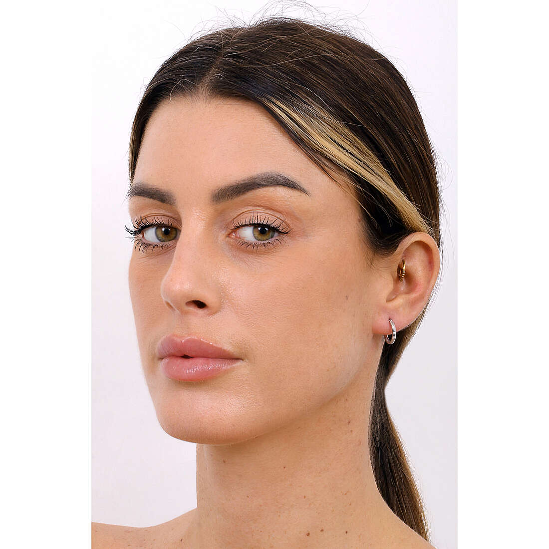 GioiaPura earrings woman GYOARW0407-1 wearing