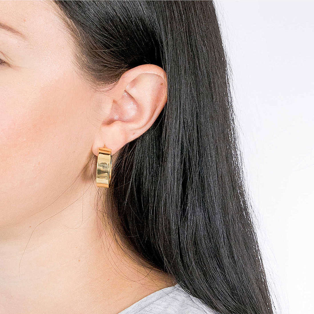 GioiaPura earrings woman GYOARW0422-2 wearing