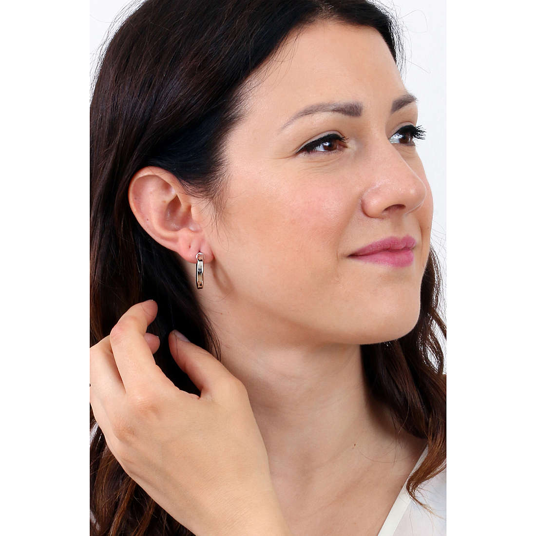 GioiaPura earrings woman GYOARW0575-0.8 wearing