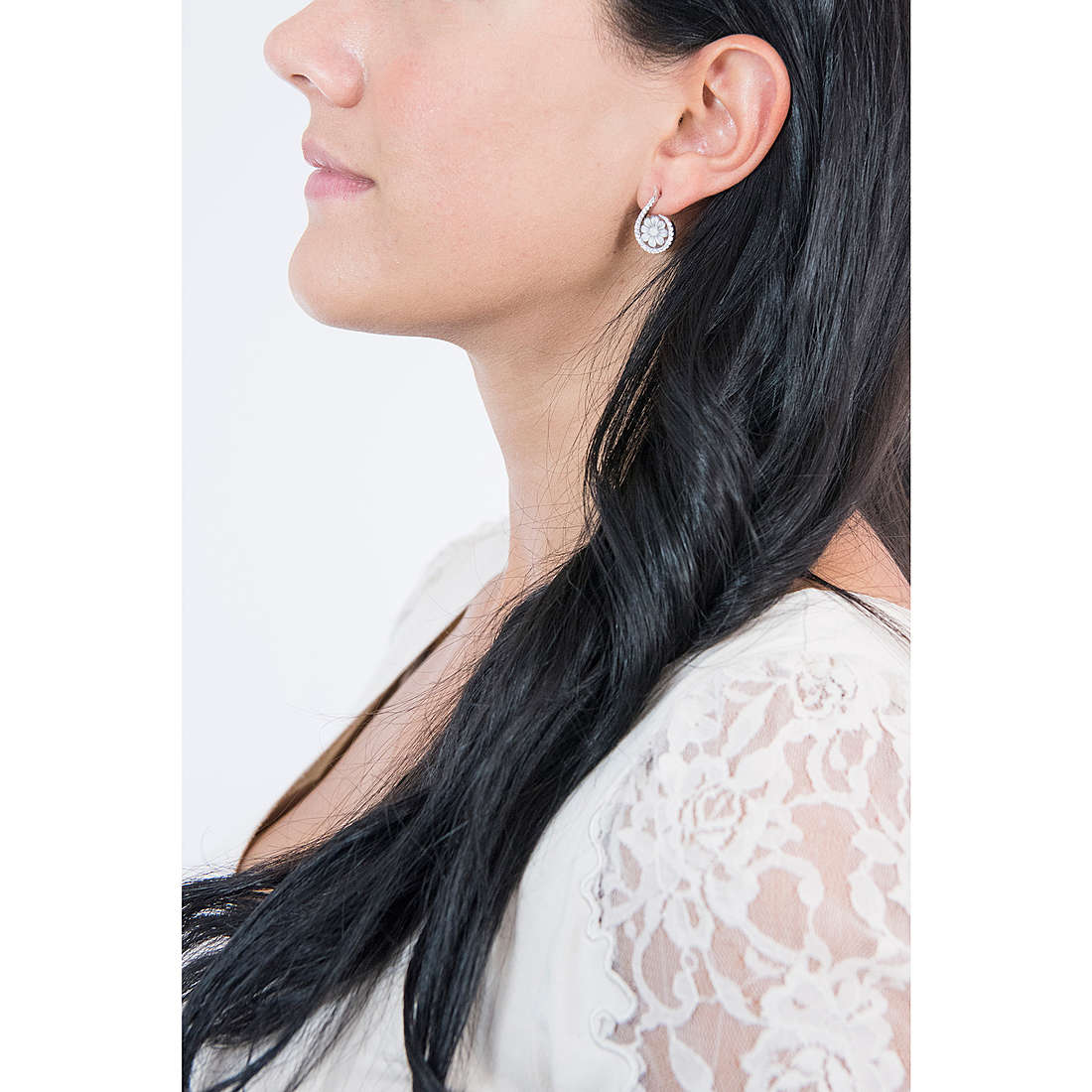 GioiaPura earrings woman GYOCA00007-FIO wearing