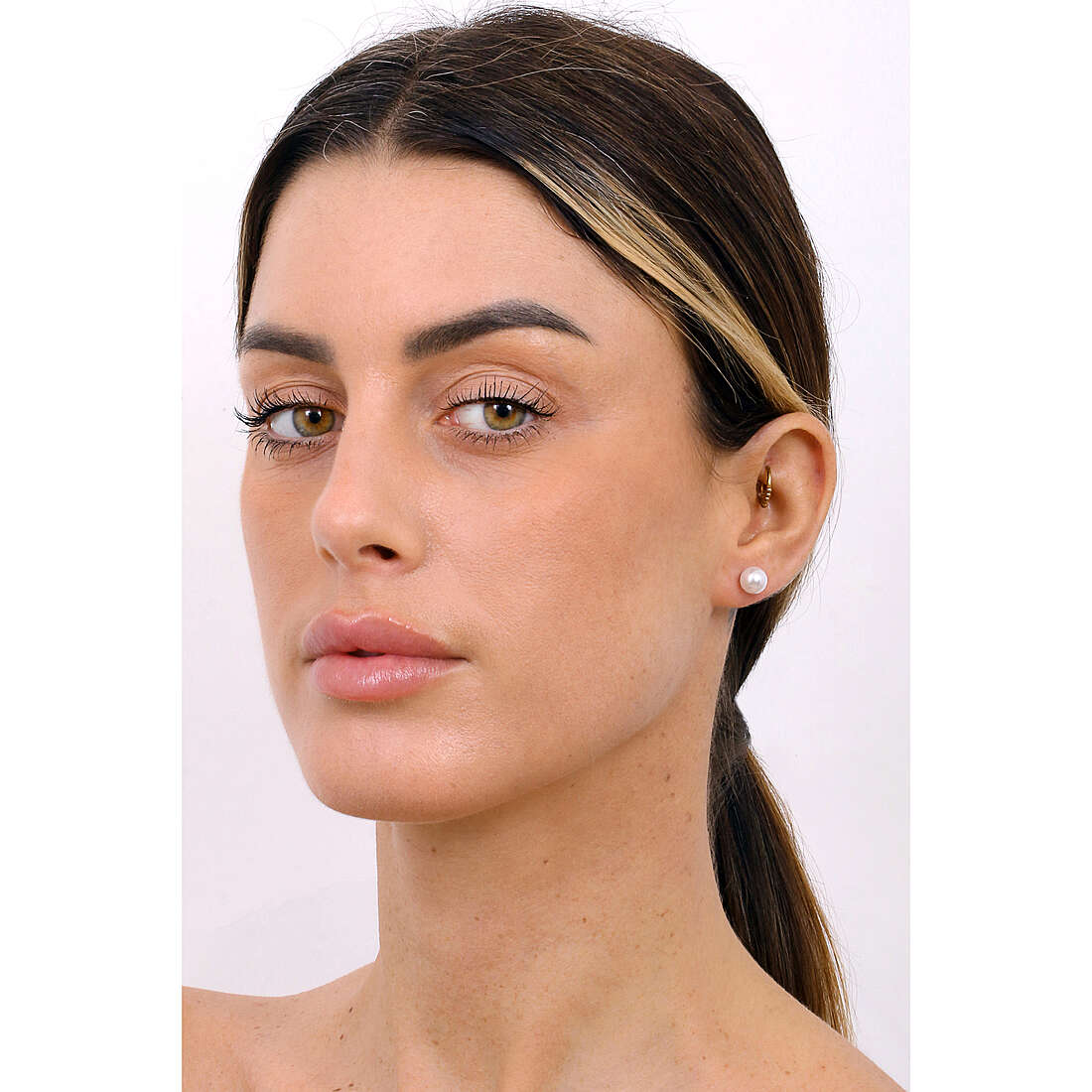 GioiaPura earrings woman INS028OR1033-8 wearing