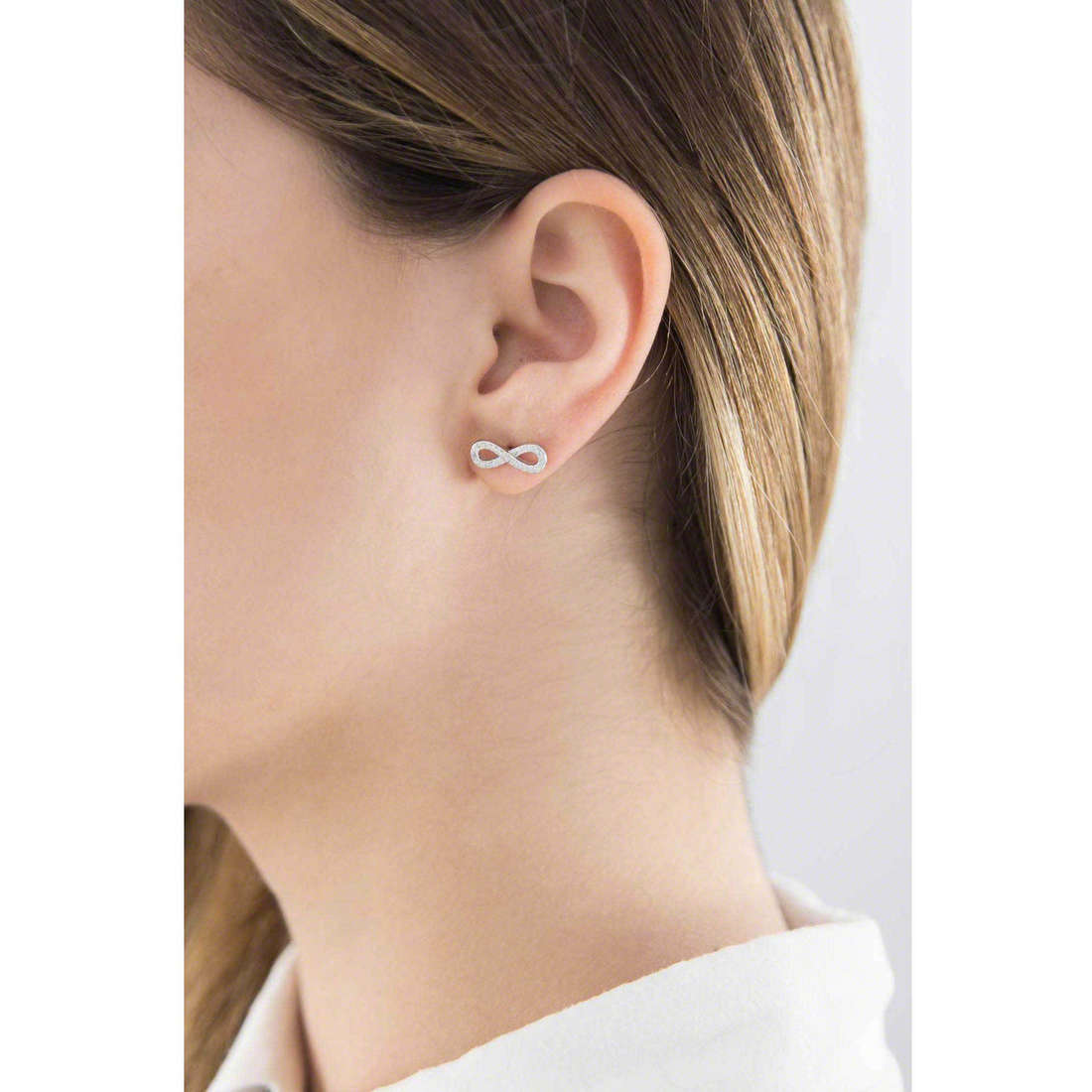 GioiaPura earrings Senza Fine woman 36834-01-00 wearing