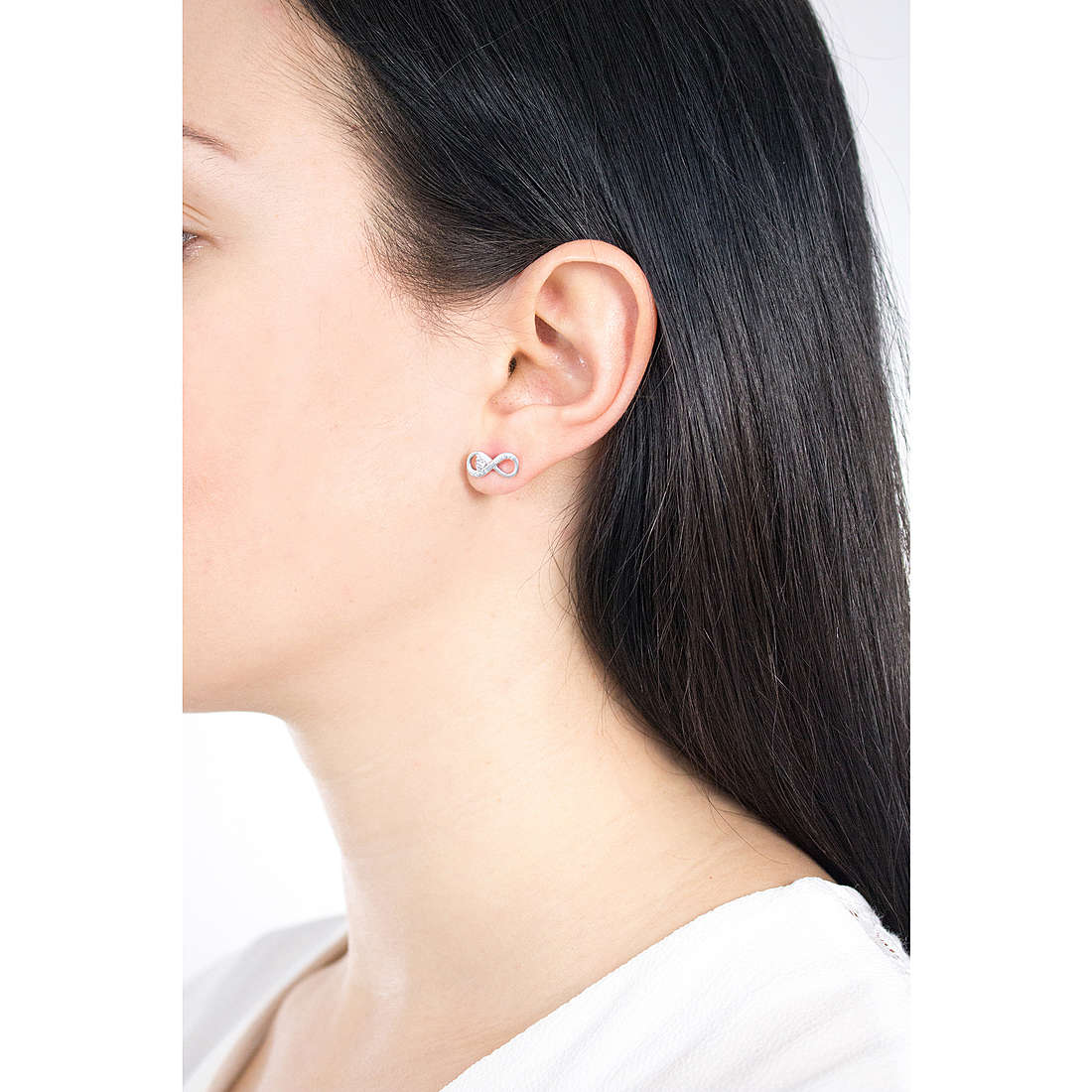 Guess earrings Endless Love woman JUBE85010JW wearing