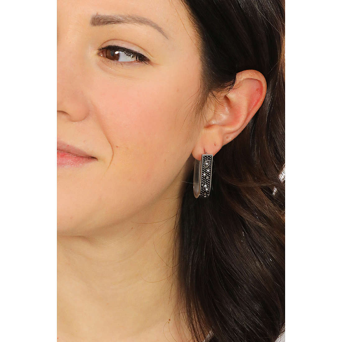 Liujo earrings Chain woman LJ1709 wearing
