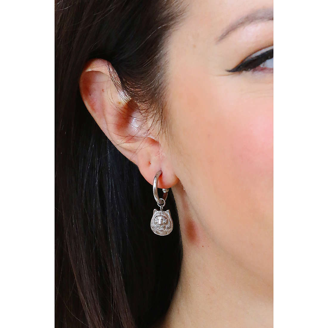 Liujo earrings woman LJ1850 wearing