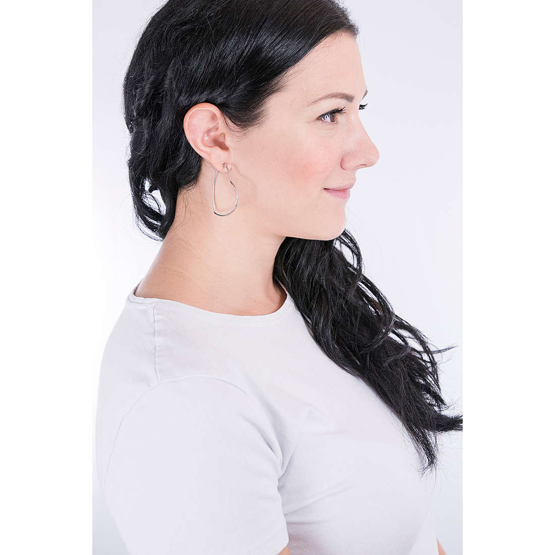 Luca Barra earrings Easy Chic woman LBOK995 wearing
