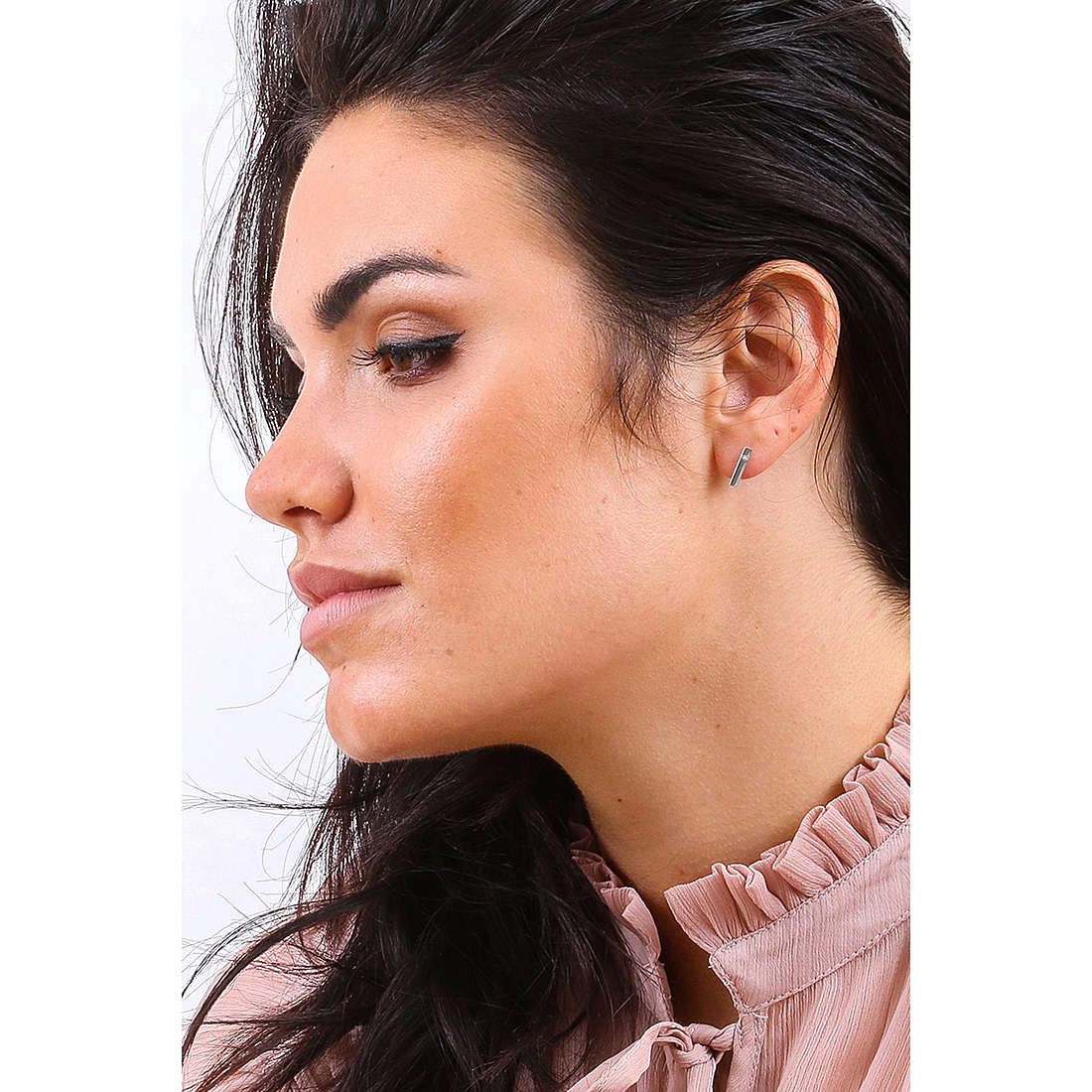 Lylium earrings Essential woman AC-O028S wearing