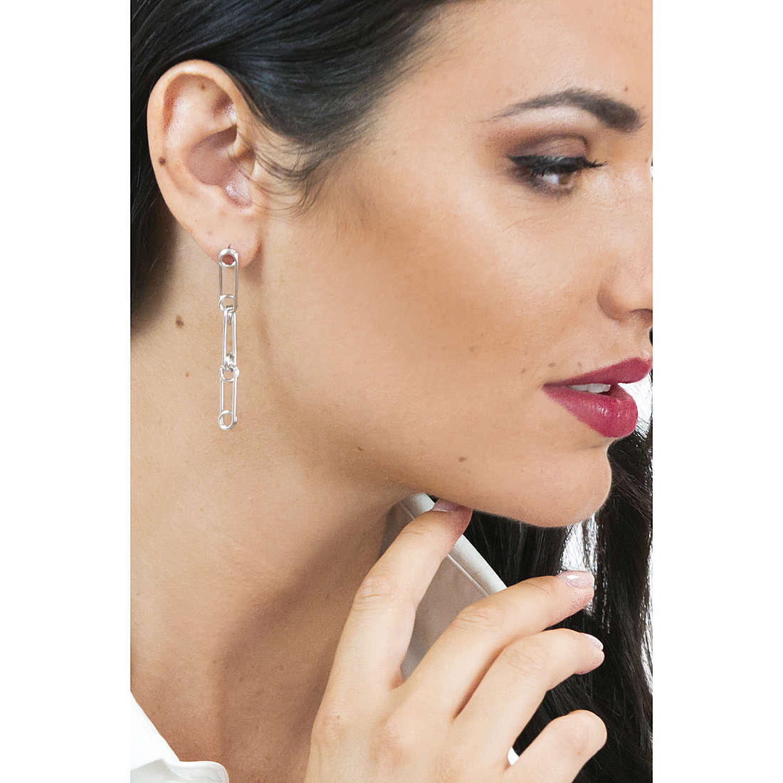 Lylium earrings Link woman AC-O040S wearing