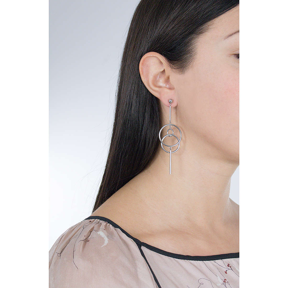 Morellato earrings Cerchi woman SAKM14 wearing
