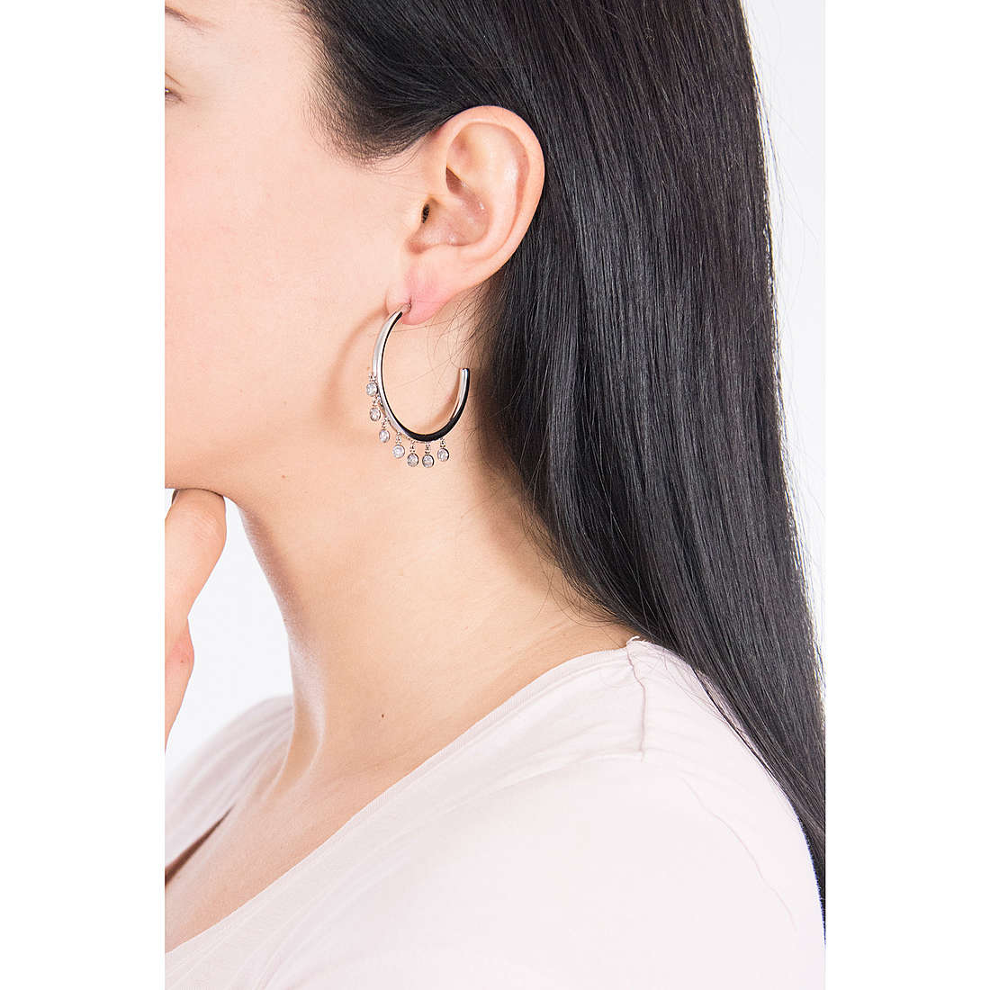 Morellato earrings Cerchi woman SAKM42 wearing