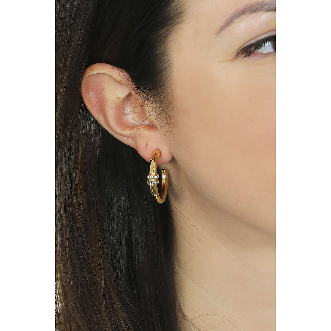 Morellato earrings Creole woman SAUP06 wearing