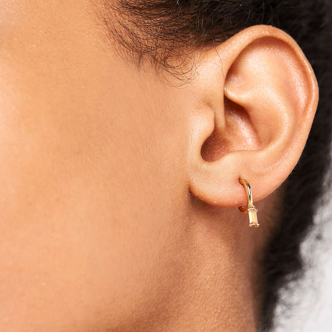 PDPaola earrings woman AR01-118-U wearing