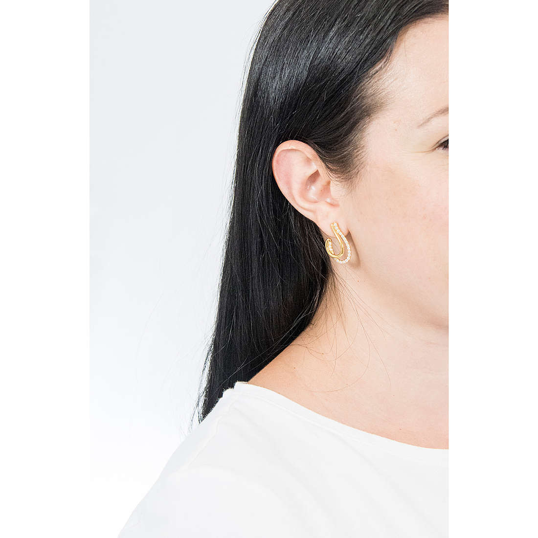 PDPaola earrings woman AR01-198-U wearing