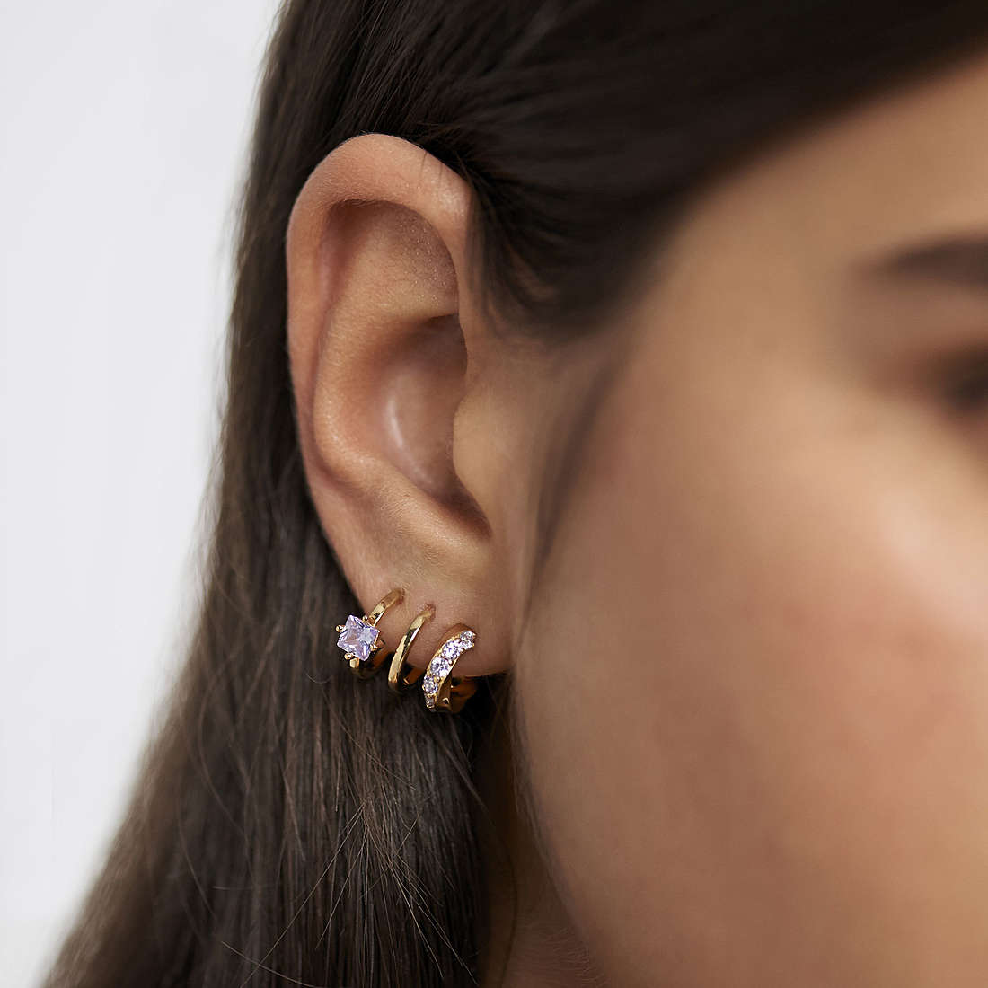 PDPaola earrings woman AR01-246-U wearing