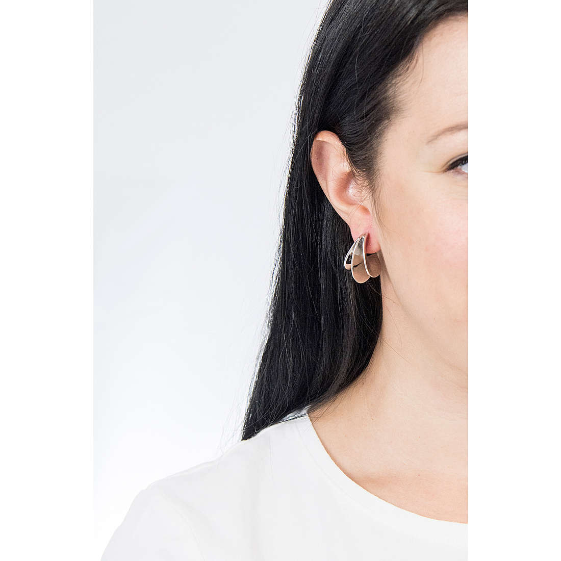PDPaola earrings woman AR02-125-U wearing