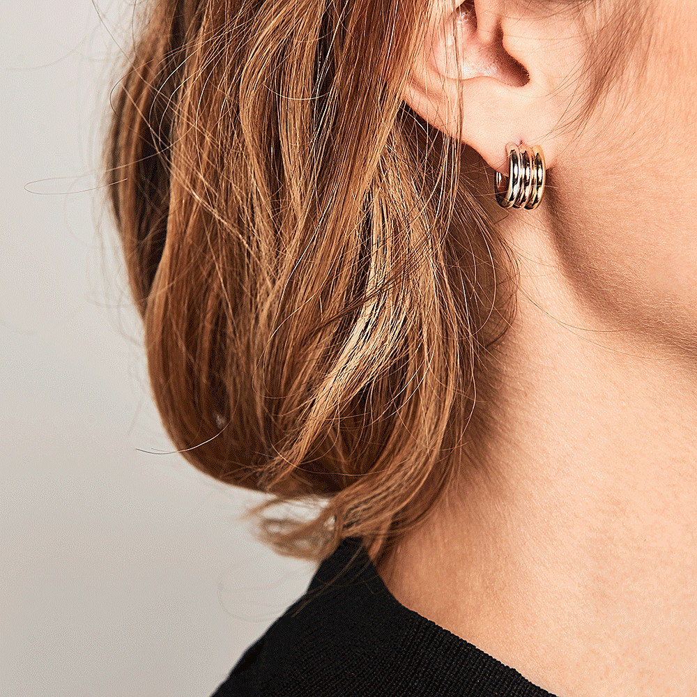 PDPaola earrings woman AR04-064-U wearing