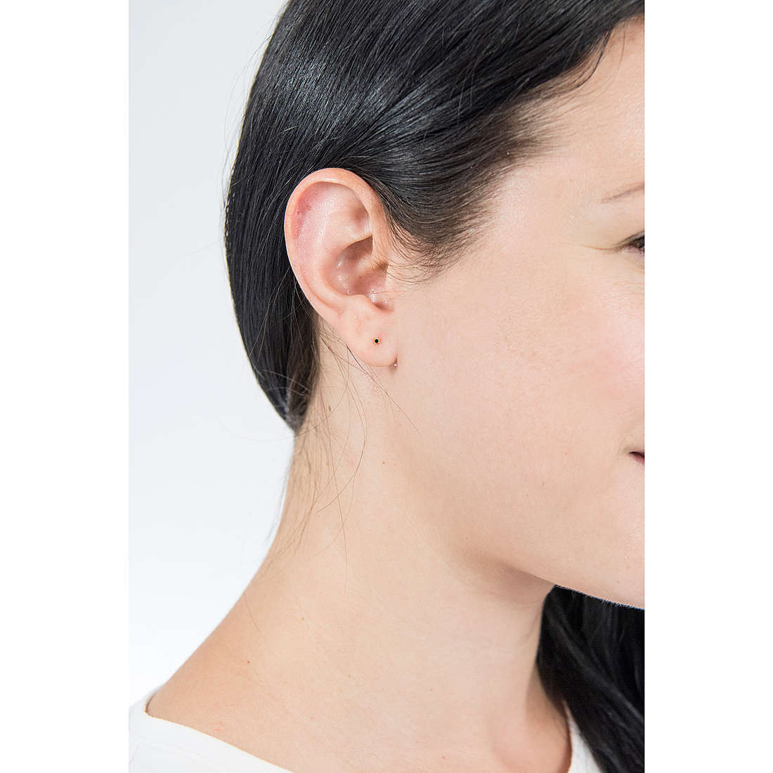 PDPaola earrings Black Essentia woman AR01-093-U wearing