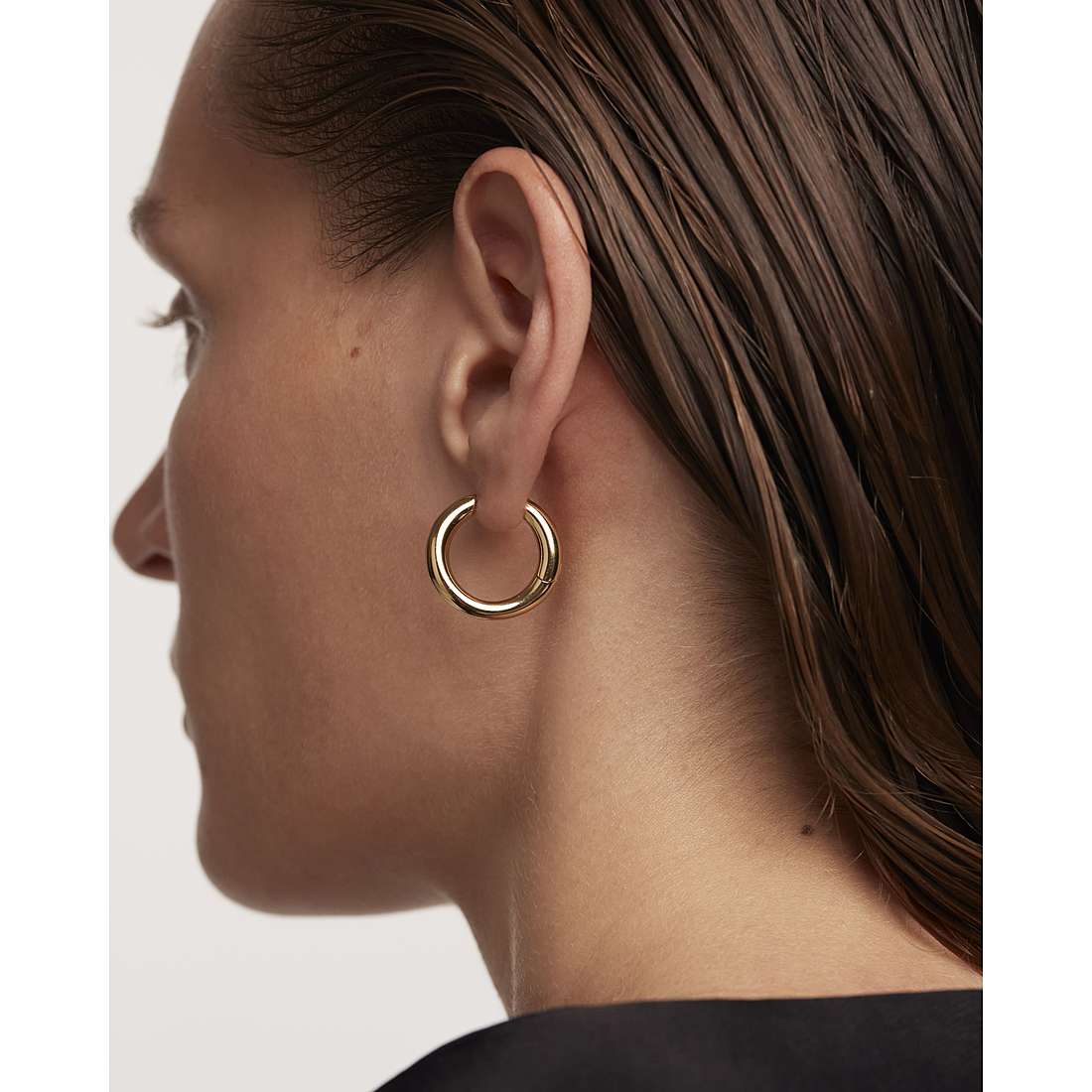 PDPaola earrings Motion woman AR01-473-U wearing