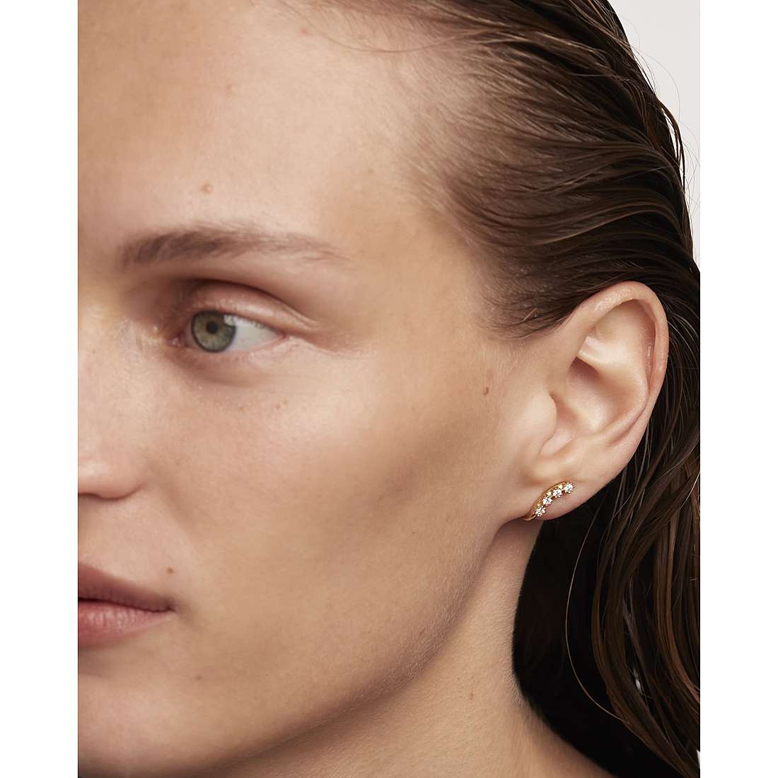 PDPaola earrings Motion woman AR01-474-U wearing