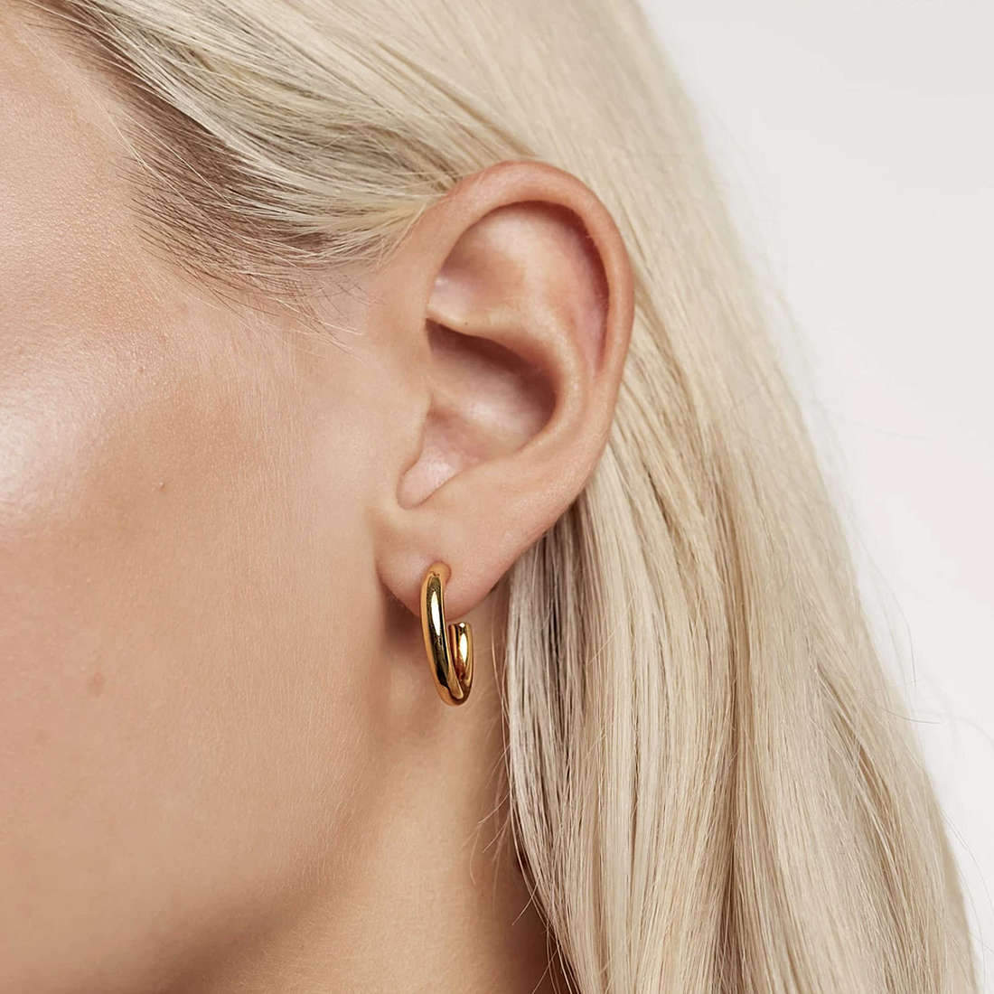 PDPaola earrings New Essentials woman AR01-377-U wearing