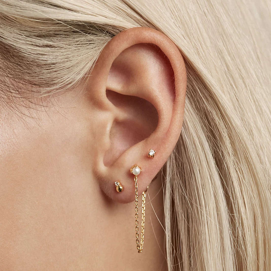 PDPaola earrings New Essentials woman BU01-019-U wearing
