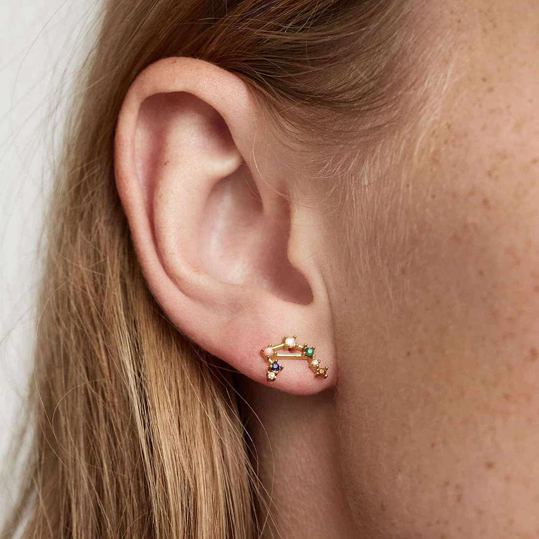 PDPaola earrings Zodiac woman AR01-410-U photo wearing