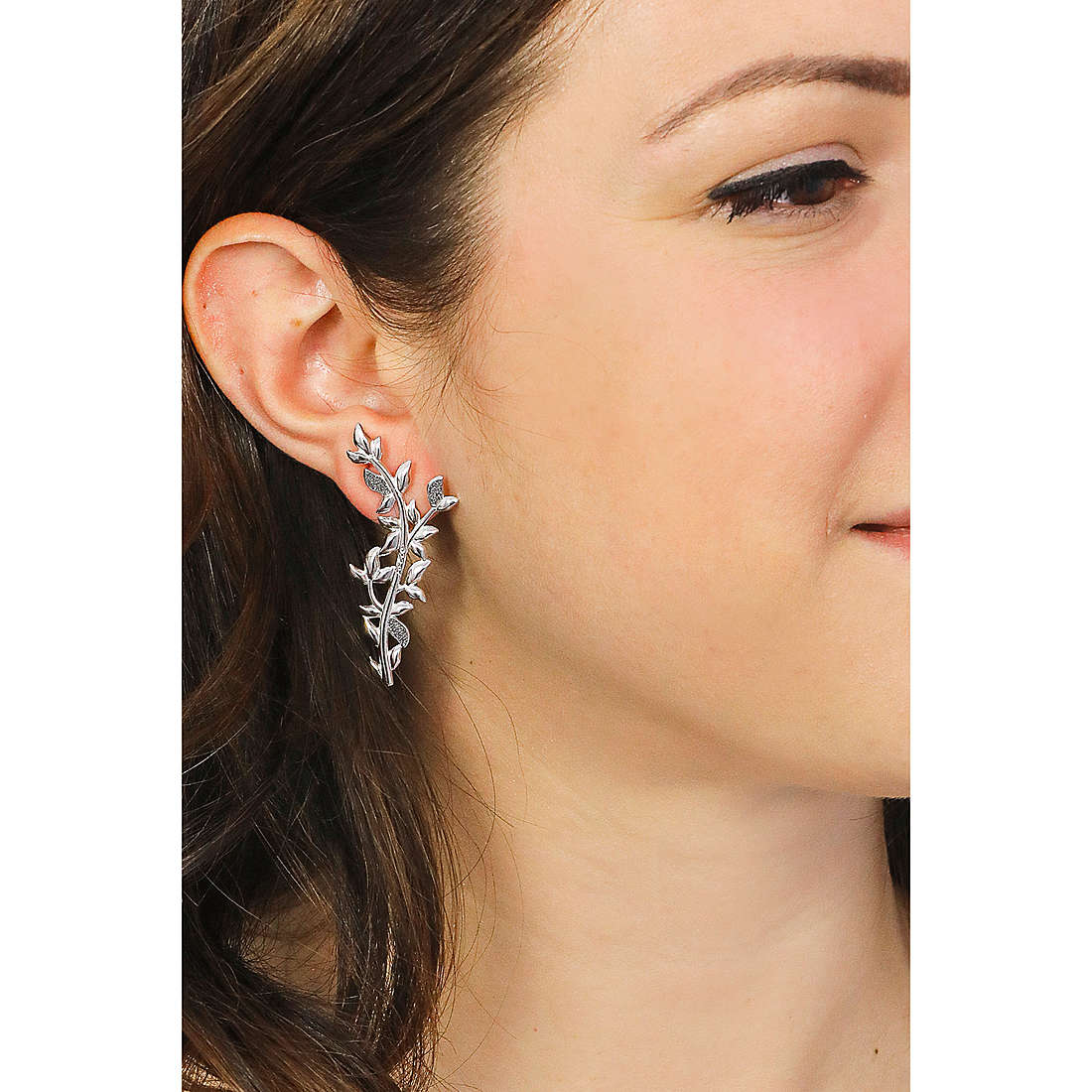 Rebecca earrings Jolie woman SJOOAA92 wearing