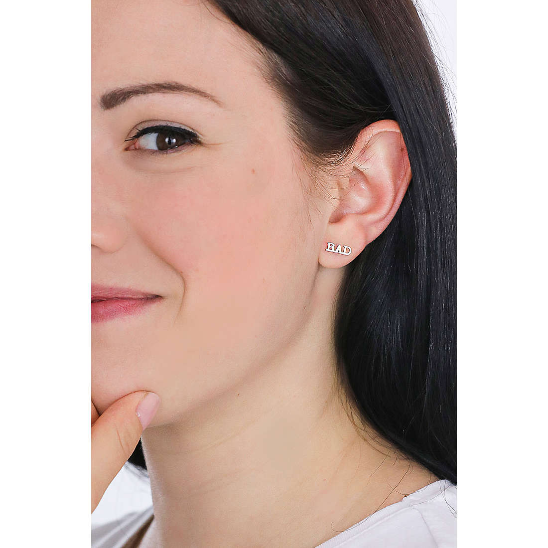 Sagapò earrings Click woman SCK72 wearing