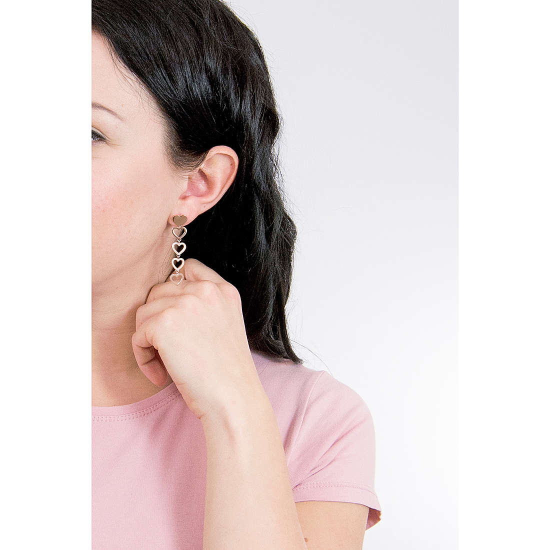 Sagapò earrings Starlove woman SRL24 wearing