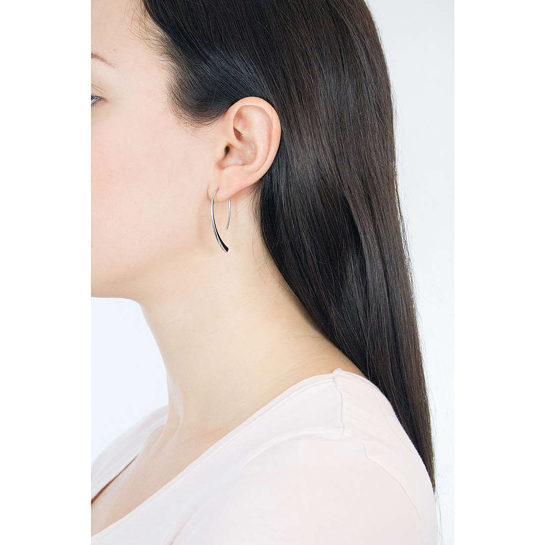 Skagen earrings Elin woman SKJ1057040 wearing