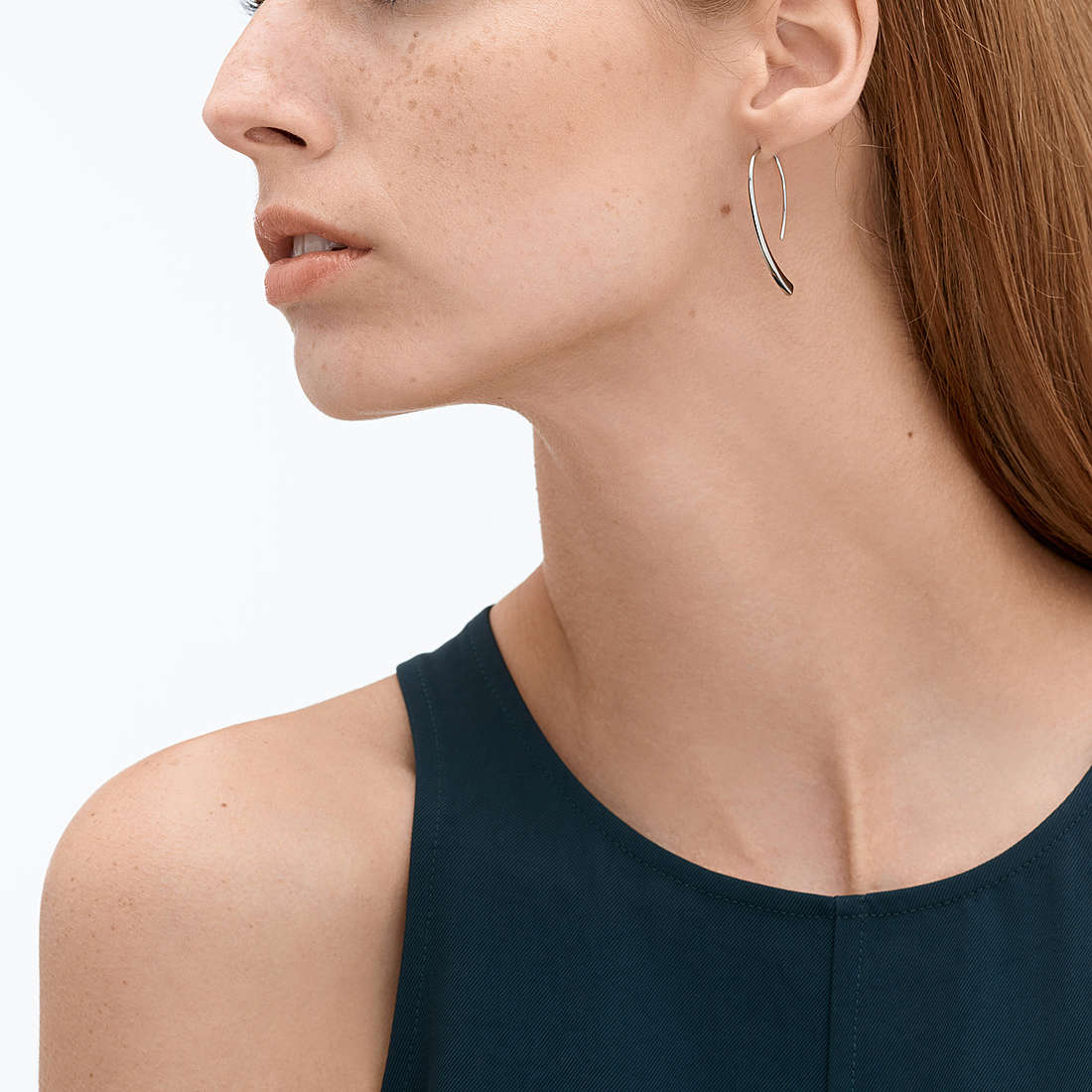 Skagen earrings Elin woman SKJ1057040 wearing