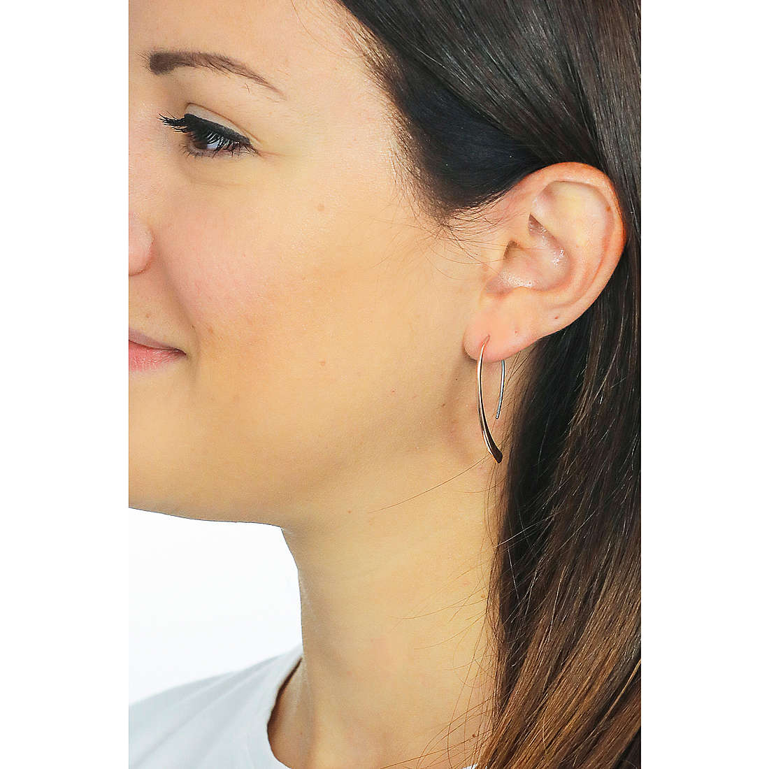 Skagen earrings Elin woman SKJ1212998 wearing