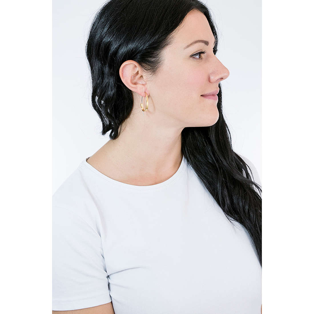 Skagen earrings Kariana woman SKJ1217998 wearing