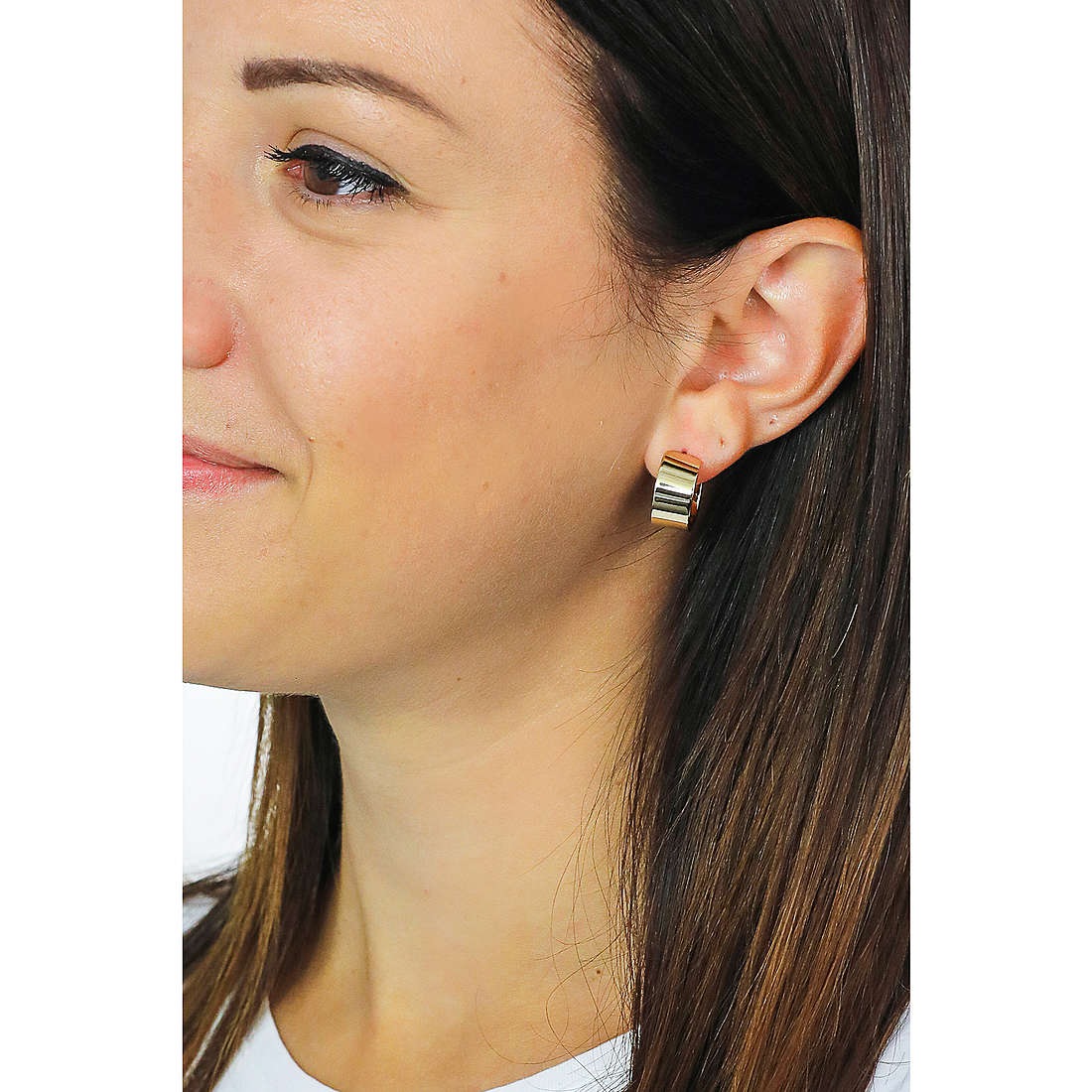 Skagen earrings Kariana woman SKJ1491710 wearing
