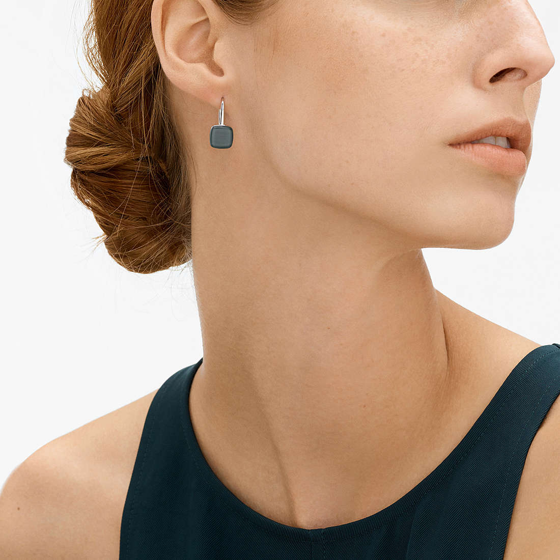 Skagen earrings Sea Glass woman SKJ0872040 wearing