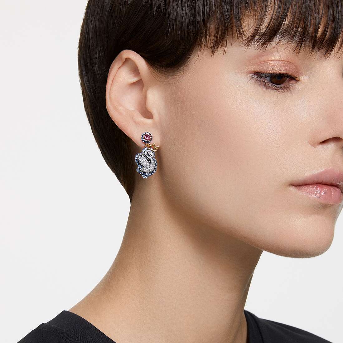 Swarovski earrings woman 5649196 photo wearing