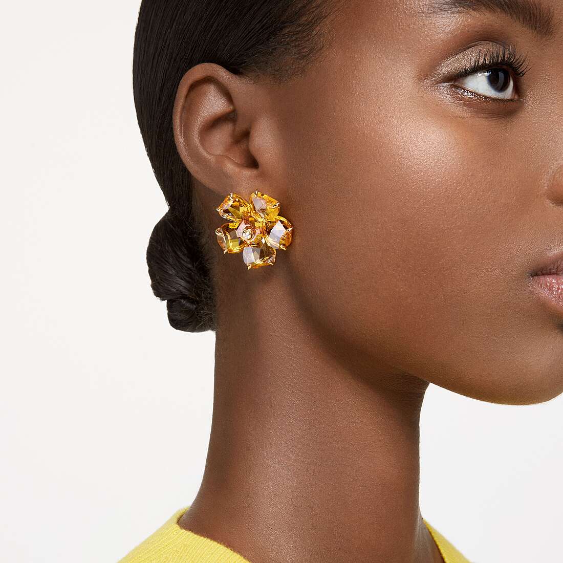 Swarovski earrings woman 5650571 photo wearing