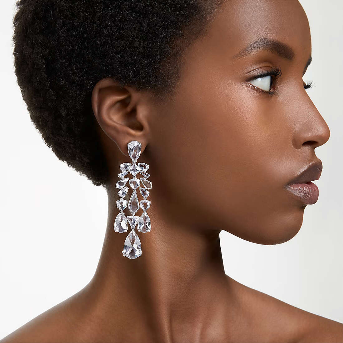 Swarovski earrings woman 5661691 wearing