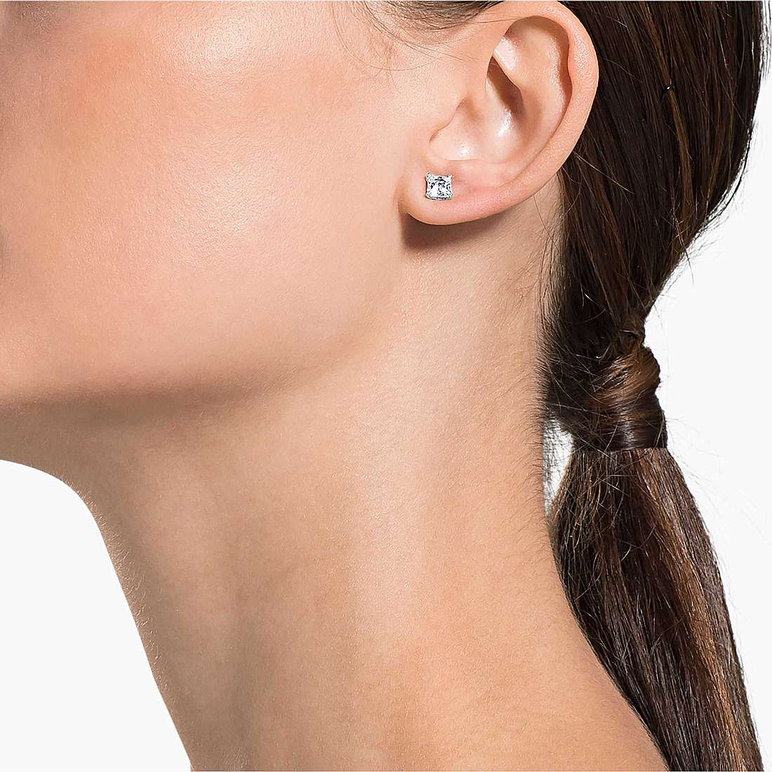 Swarovski earrings Attract woman 5509936 wearing
