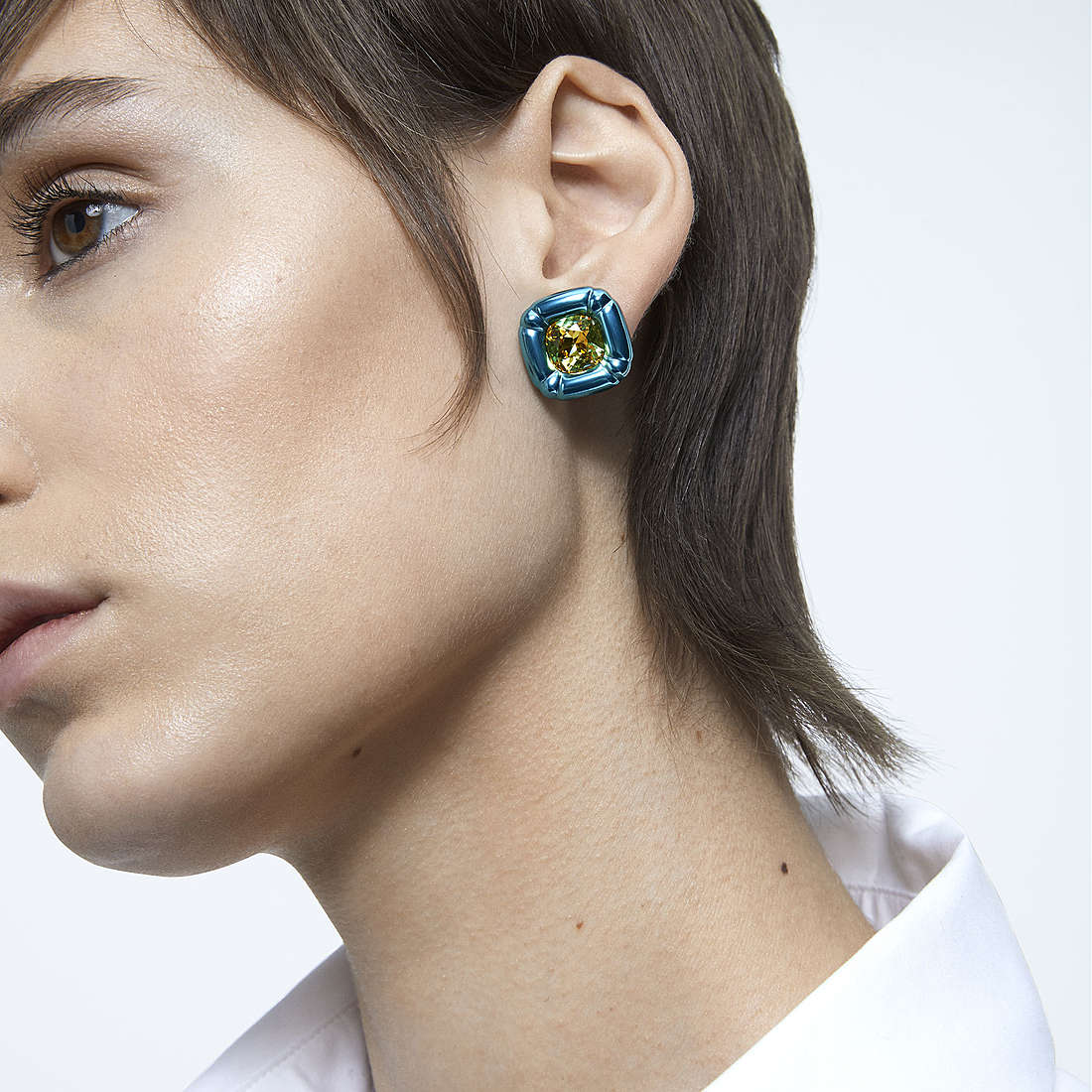 Swarovski earrings Dulcis woman 5601588 wearing