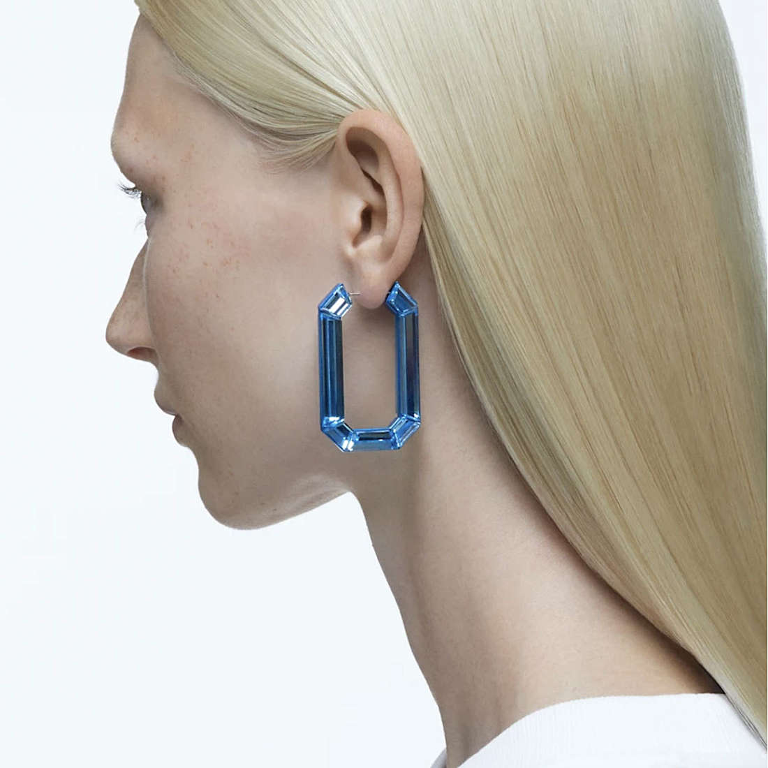 Swarovski earrings Lucent woman 5633950 wearing