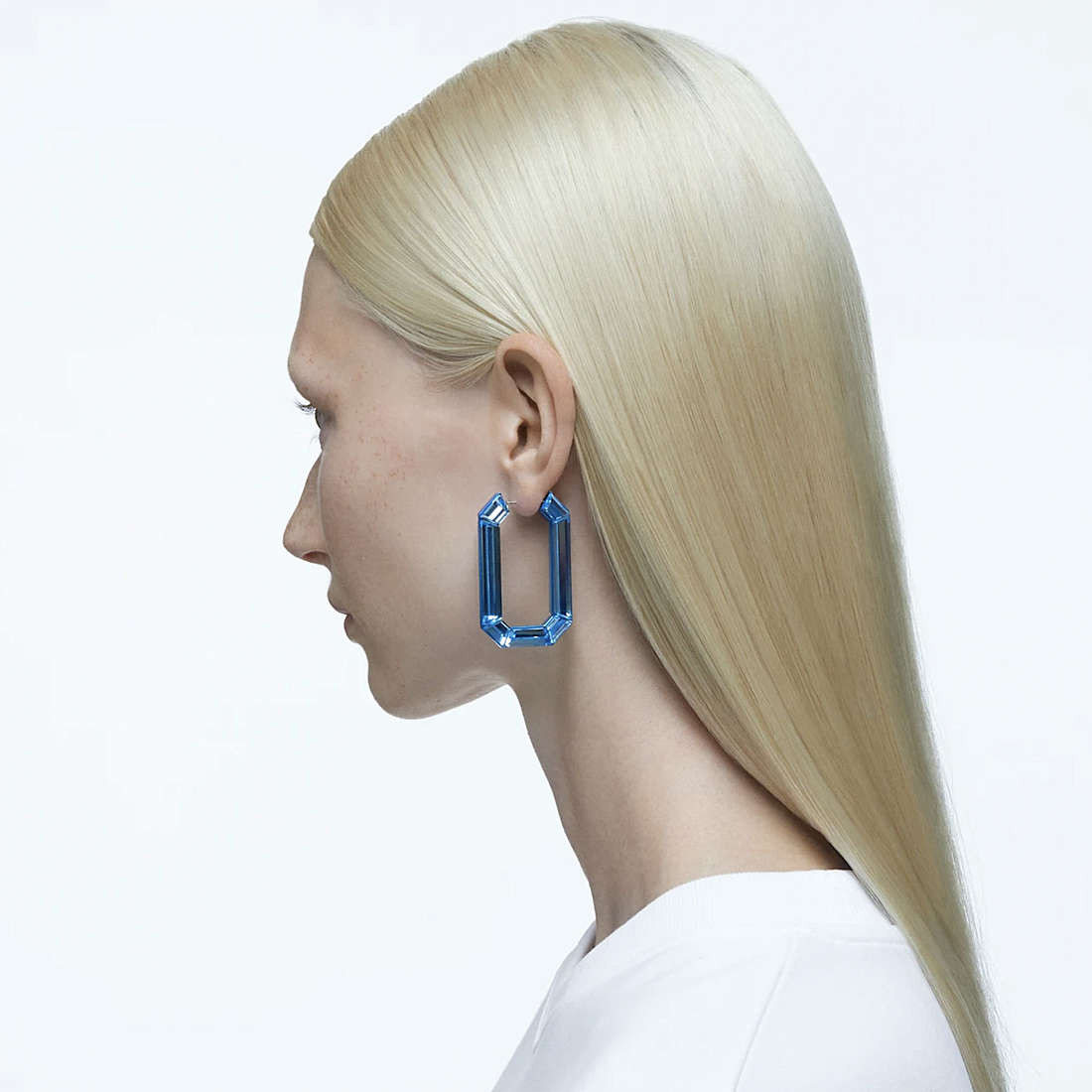 Swarovski earrings Lucent woman 5633950 wearing