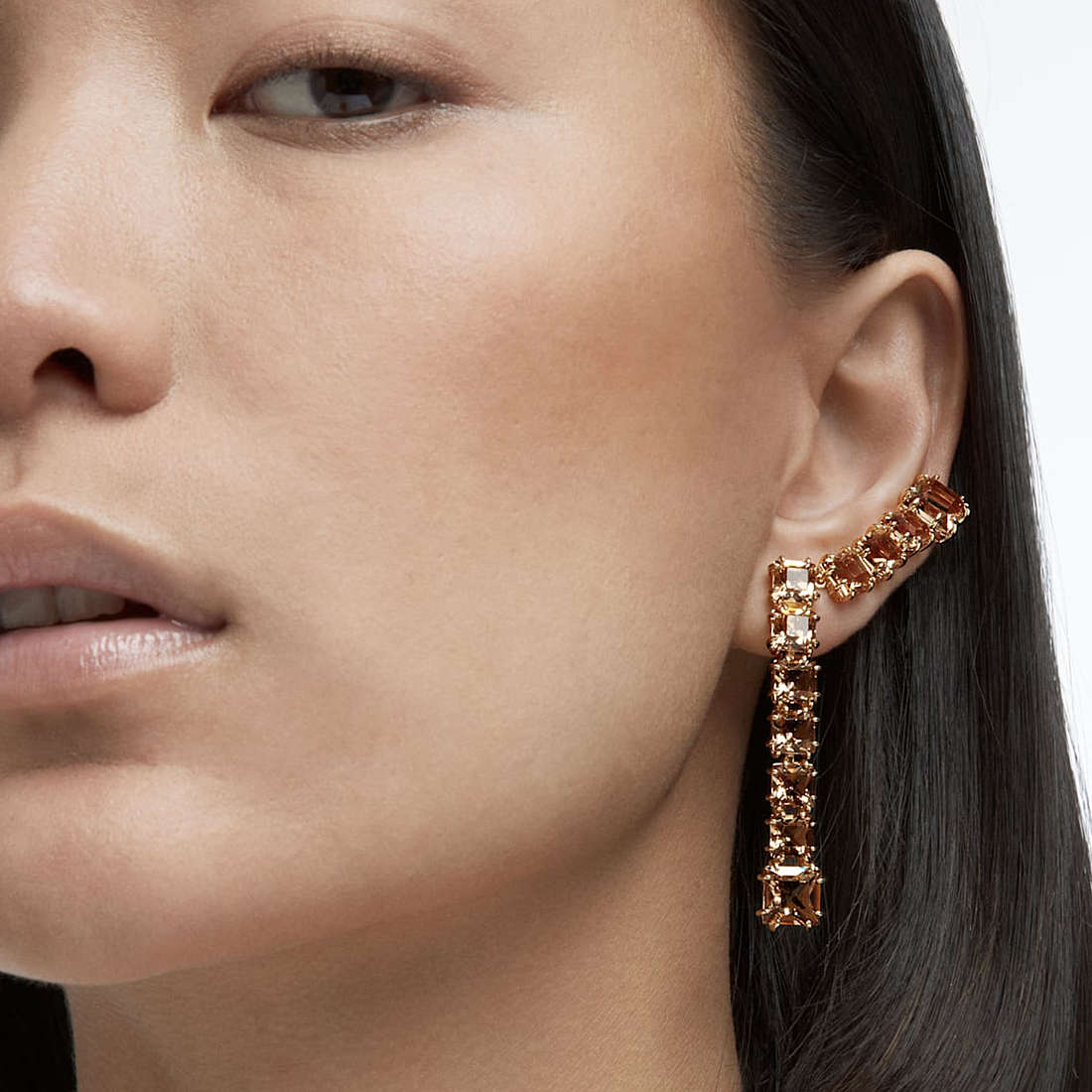 Swarovski earrings Millenia woman 5614921 wearing
