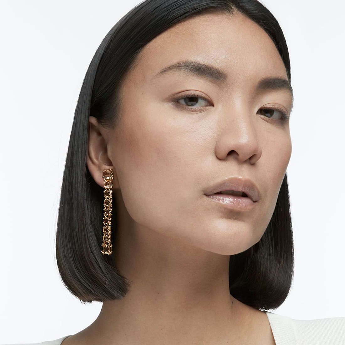 Swarovski earrings Millenia woman 5614921 wearing