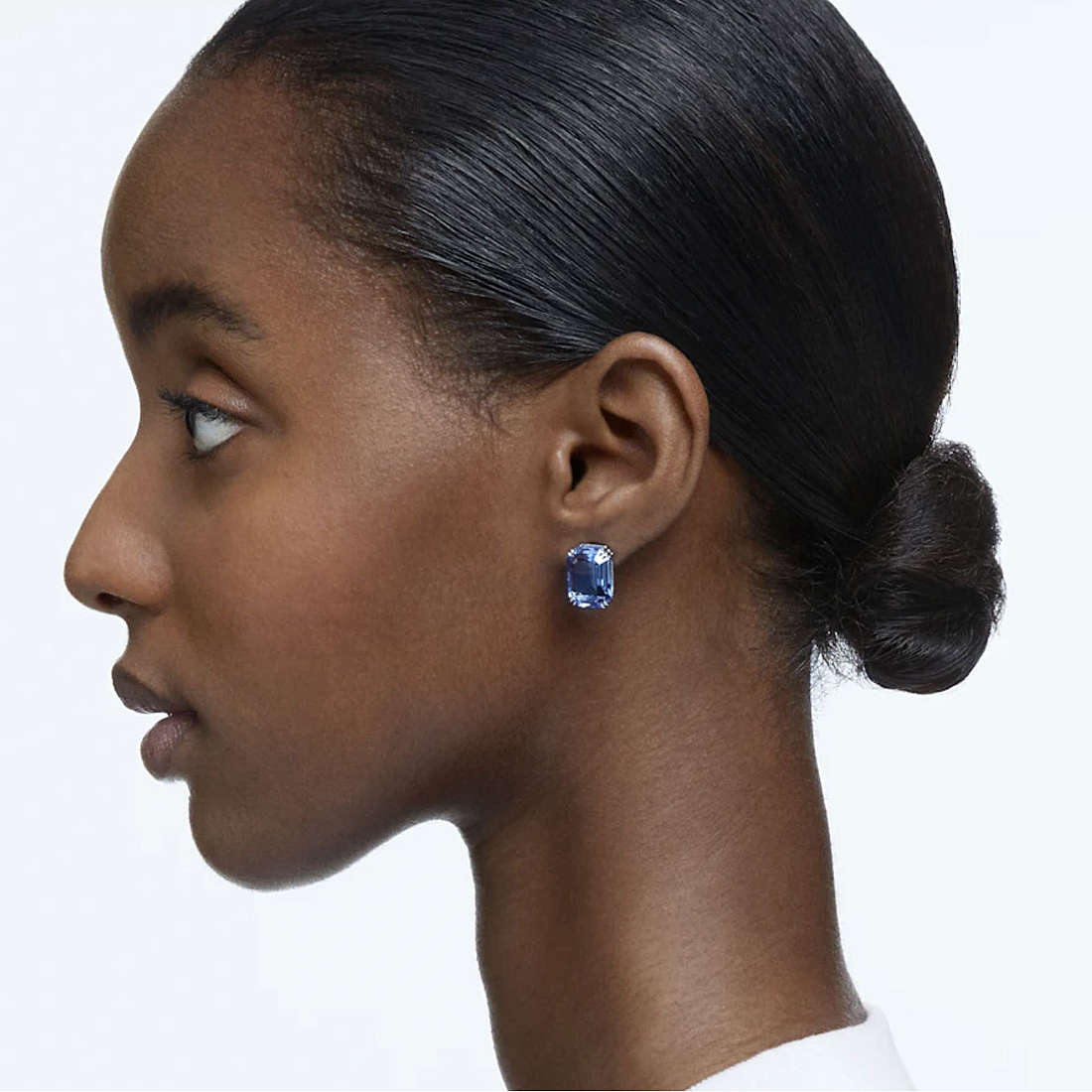 Swarovski earrings Millenia woman 5614935 wearing