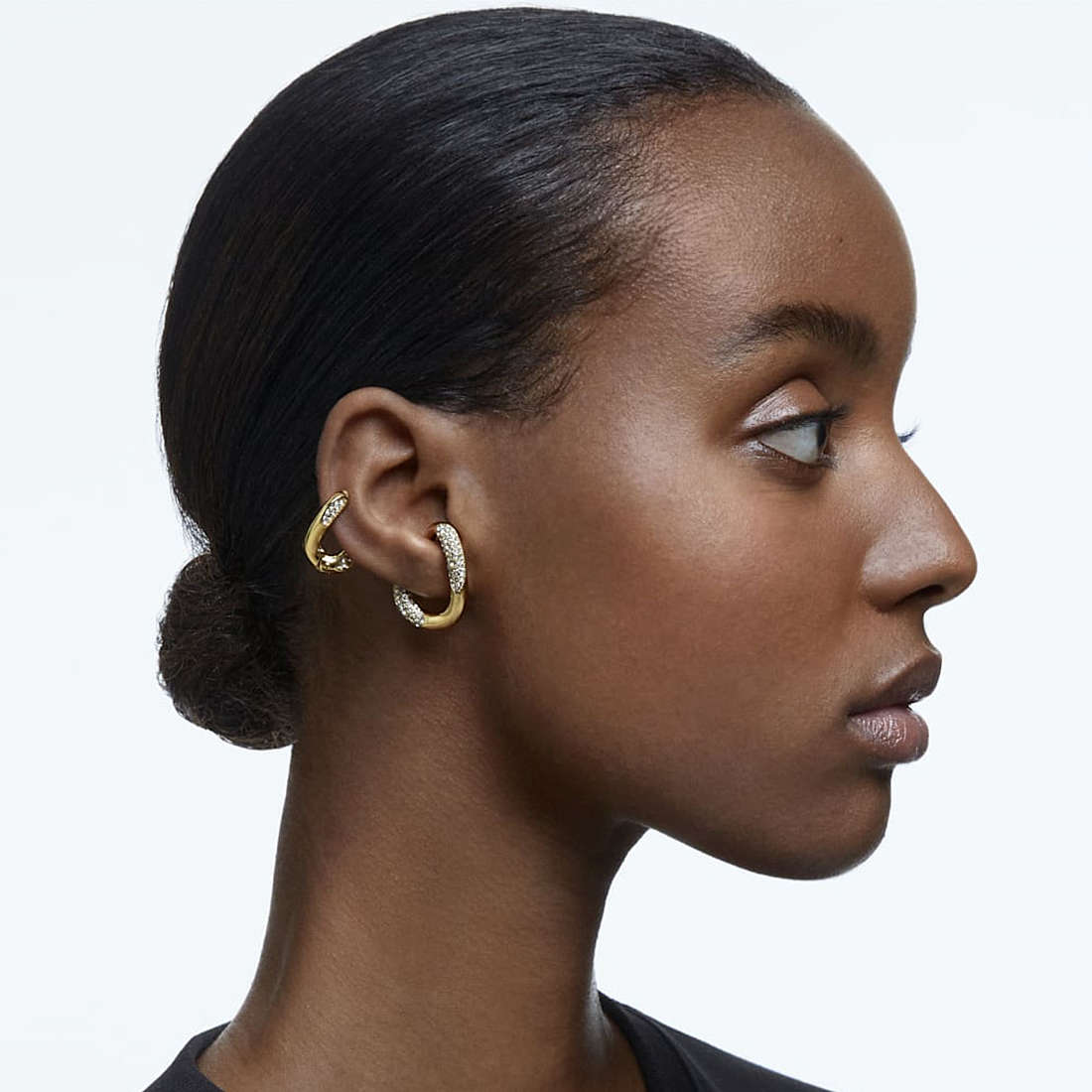 Swarovski earrings Millenia woman 5615734 wearing